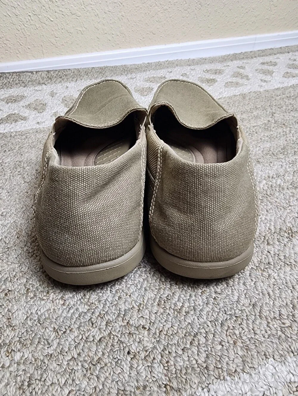 Crocs Santa Cruz Canvas Slip-On Loafers Men's Size 11 Khaki Tan Style 202056